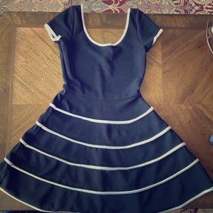 Soprano Black/White Dress